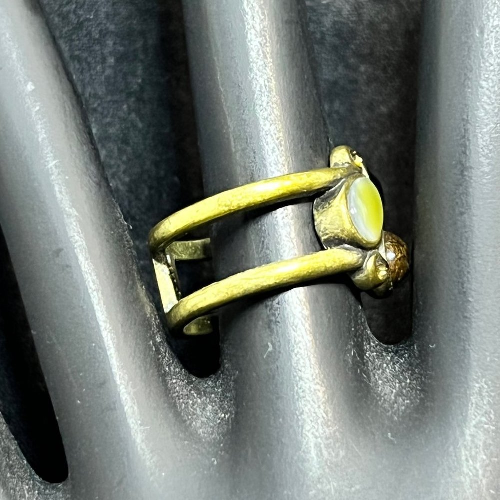 Lia Sophia Dulce Matte Gold Tone & Gemstone Ring Sz 7 (R255) - Picture 3 of 8